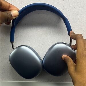 Apple Over-Ear Headphones in Blue and Silver with Covers for All parts